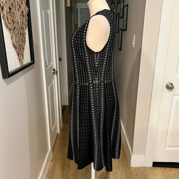 LUXE by CARMEN MARC VALVO black and nude fit and flare knit dress - Picture 4 of 13